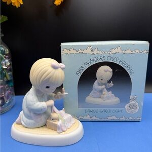 Precious Moments Figurine: PM831 Dawn's Early Light W/Box 1983 (4.5"H)